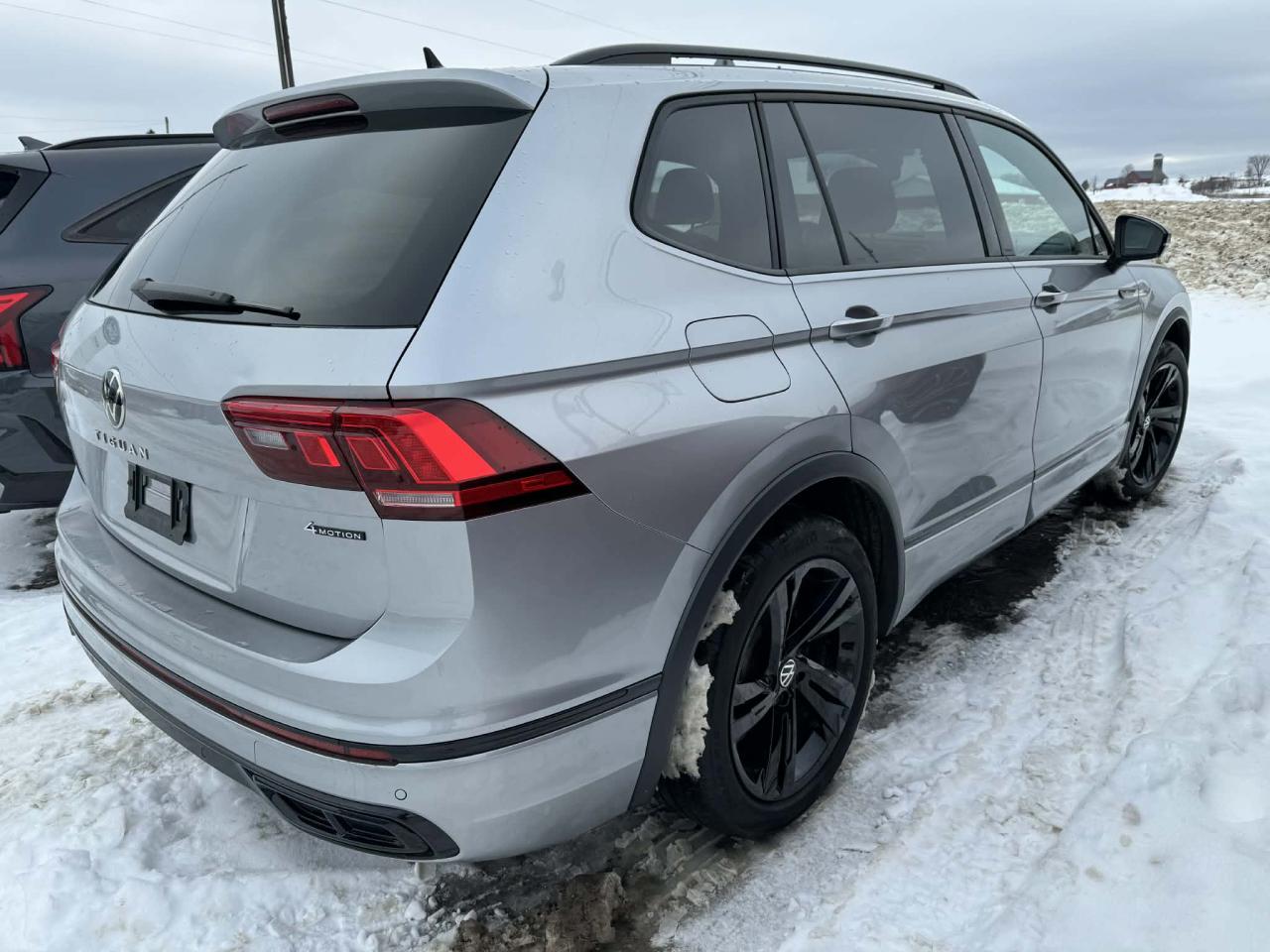 2023 Volkswagen Tiguan Comfortline R-Line Black Edition Photo