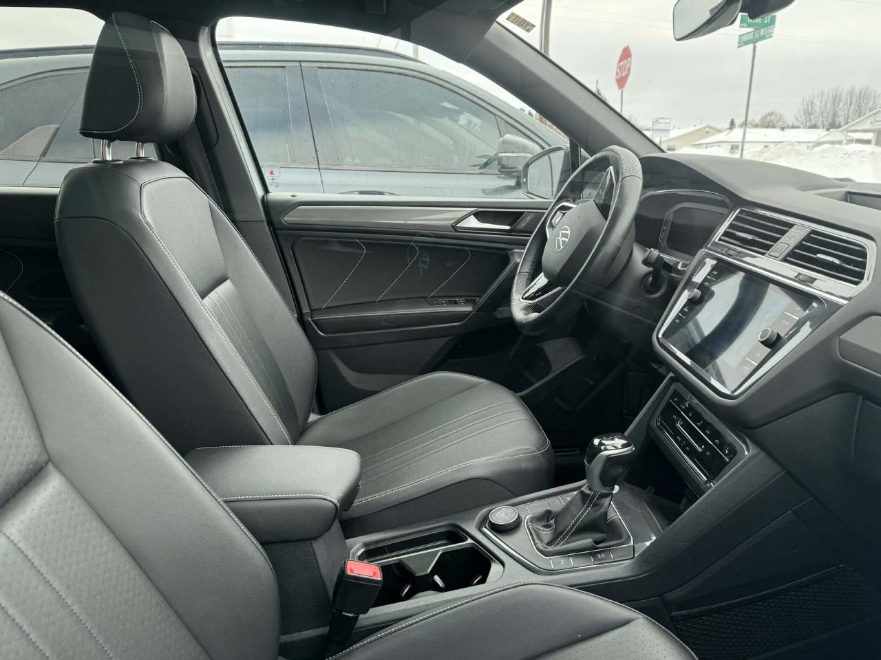 2023 Volkswagen Tiguan Comfortline R-Line Black Edition Photo