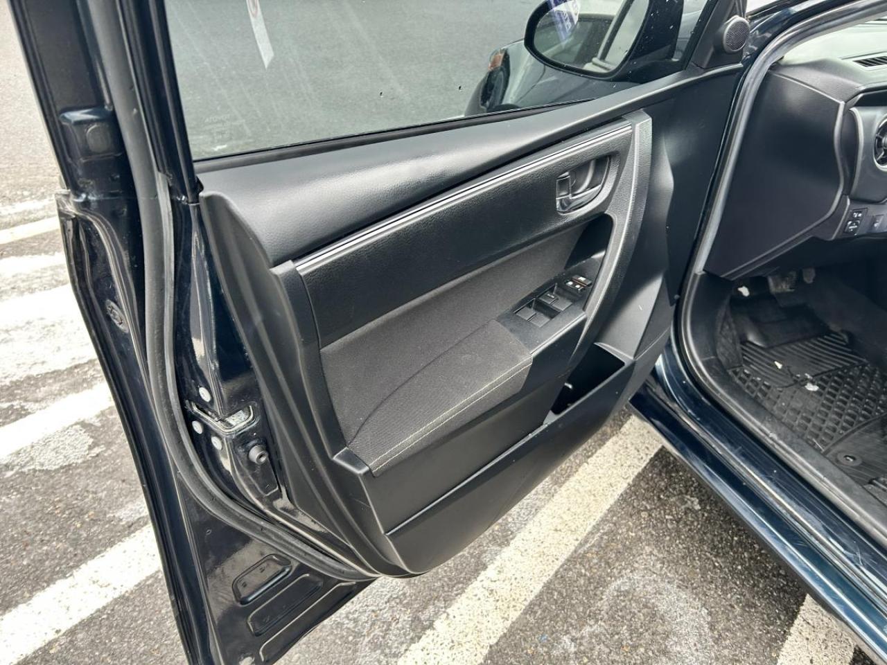 2019 Toyota Corolla LE Photo