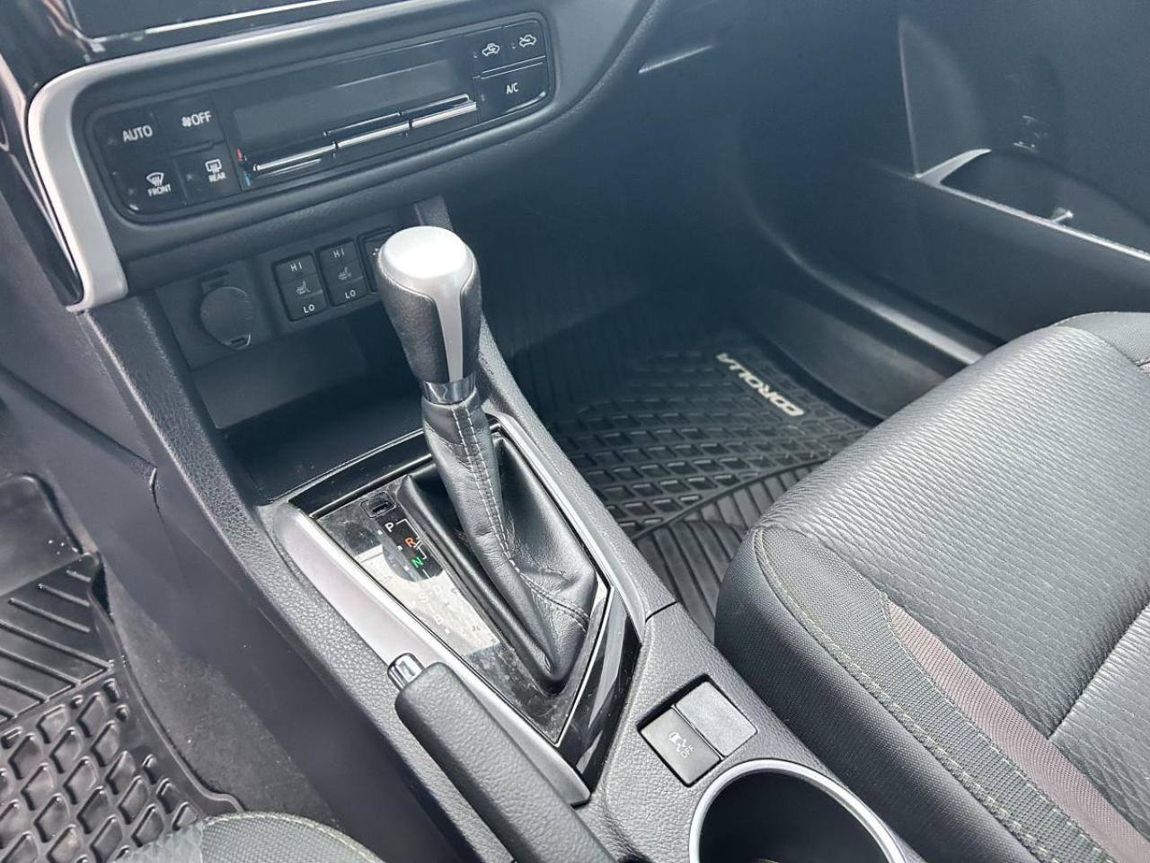 2019 Toyota Corolla LE Photo