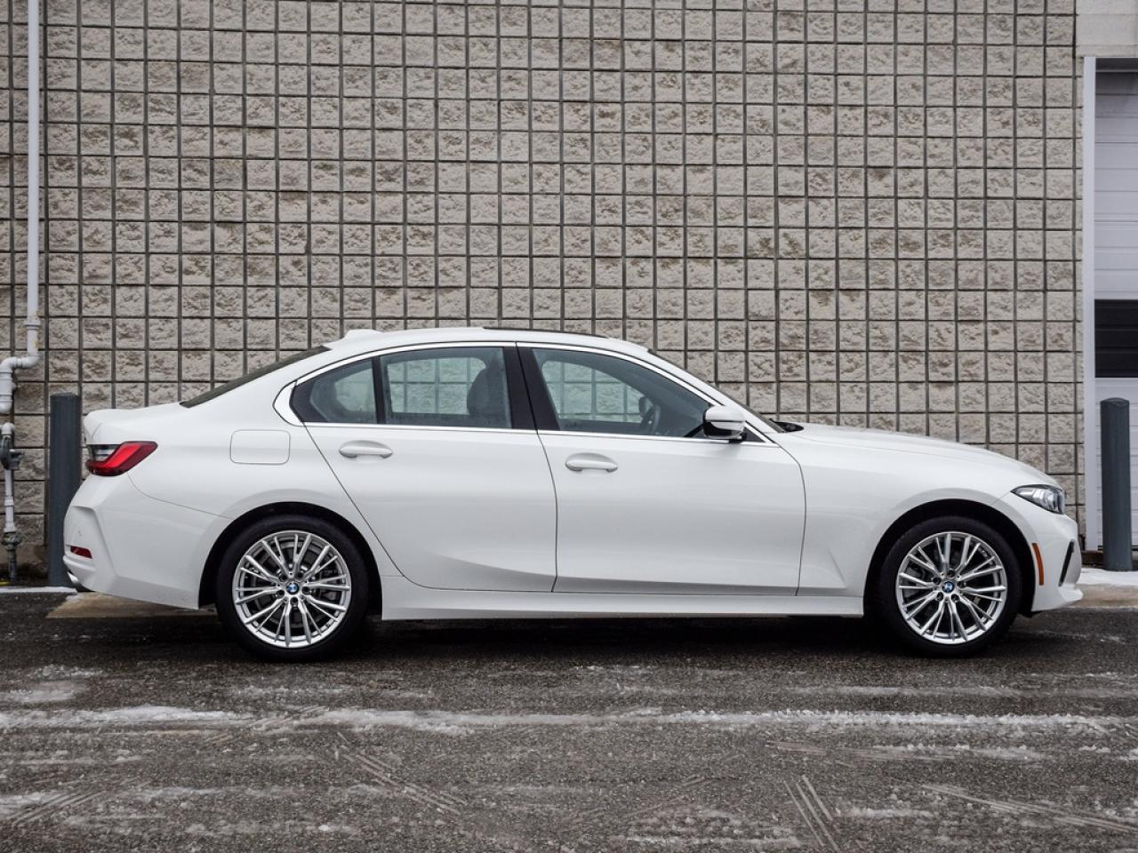 2024 BMW 330 i xDrive Photo2