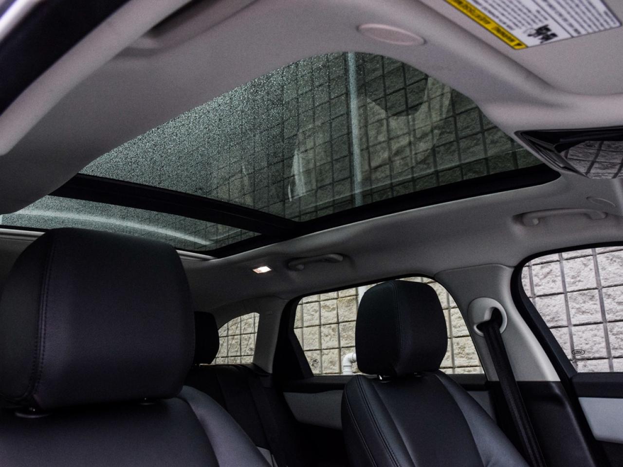 2025 Land Rover Range Rover Velar P250 Dynamic SE Photo