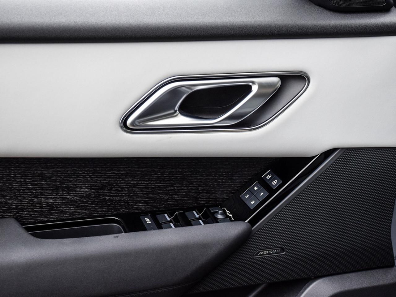 2025 Land Rover Range Rover Velar P250 Dynamic SE Photo