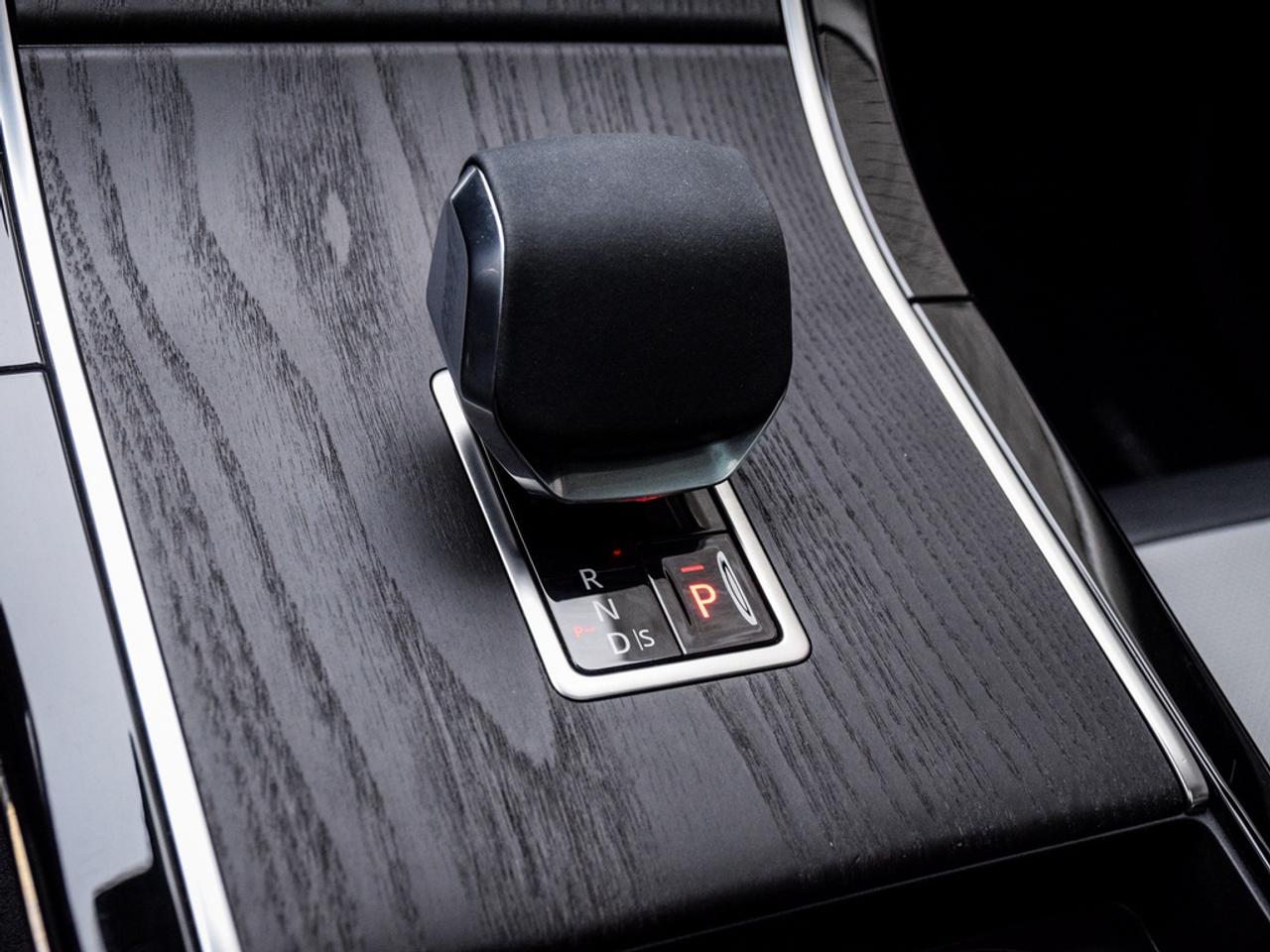 2025 Land Rover Range Rover Velar P250 Dynamic SE Photo