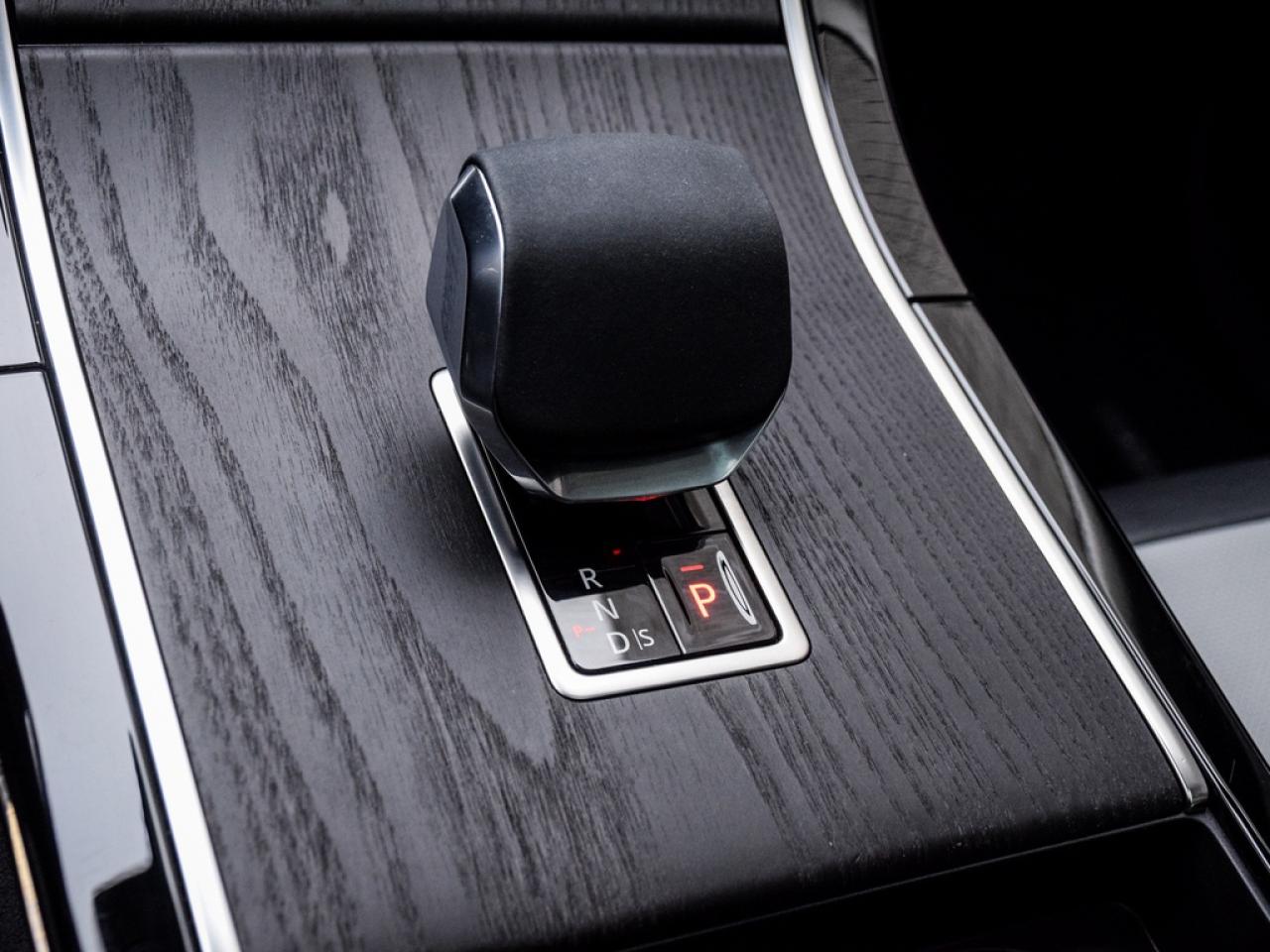 2025 Land Rover Range Rover Velar P250 Dynamic SE Photo