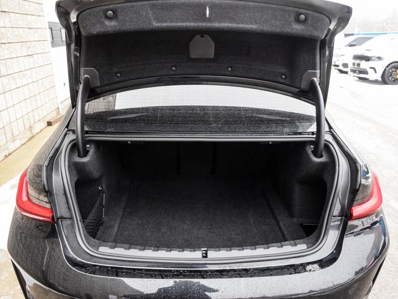 2024 BMW 330 i xDrive Photo