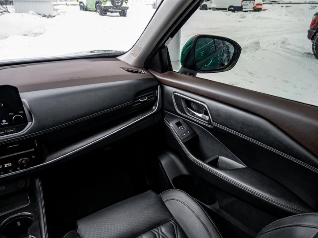 2023 Nissan Rogue Platinum Photo