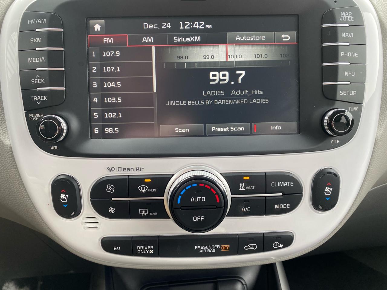 2017 Kia Soul EV EV+ | NAV | Apple CarPlay Photo