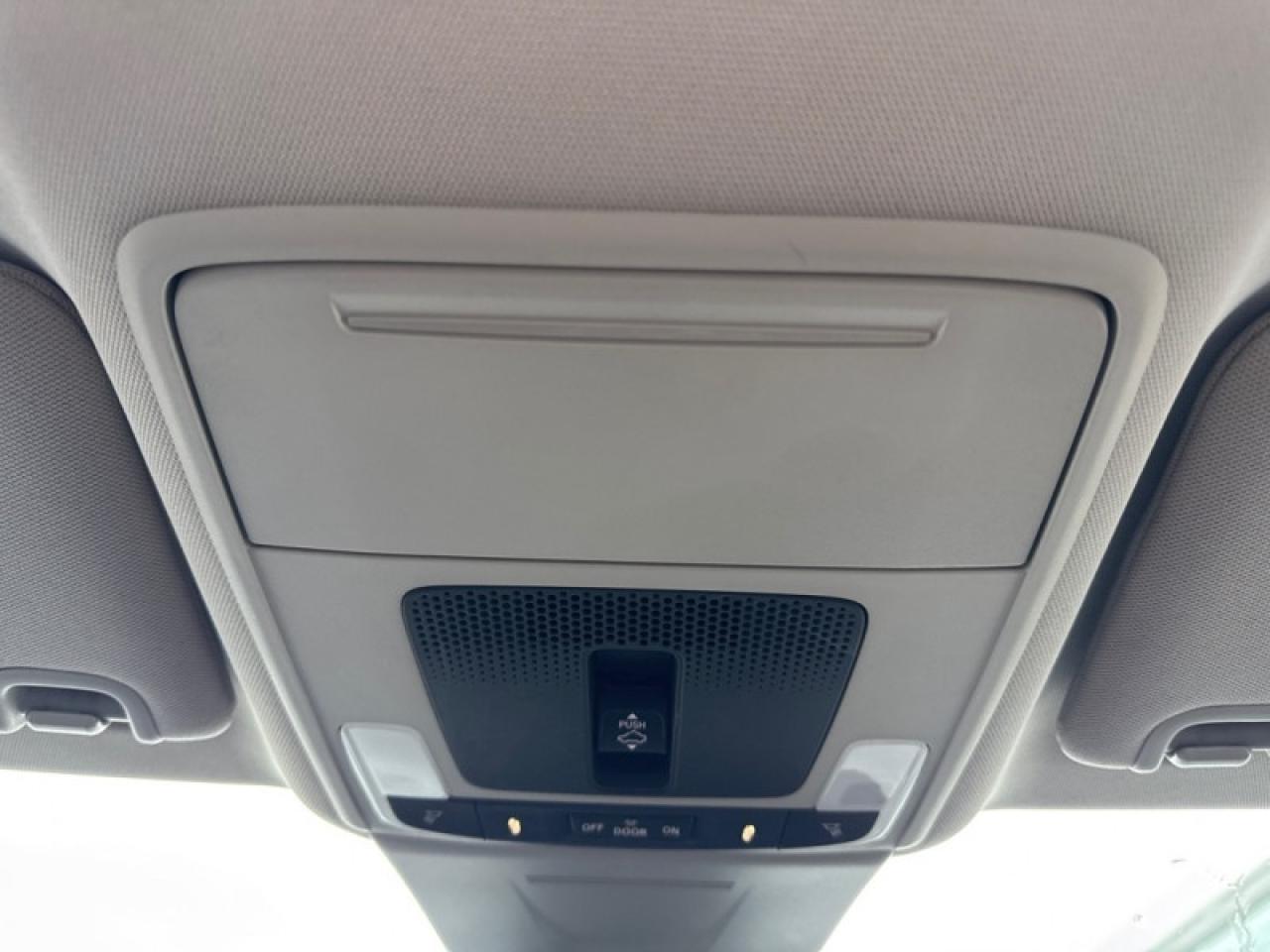 2022 Honda Civic Sedan Touring  - Leather Seats Photo