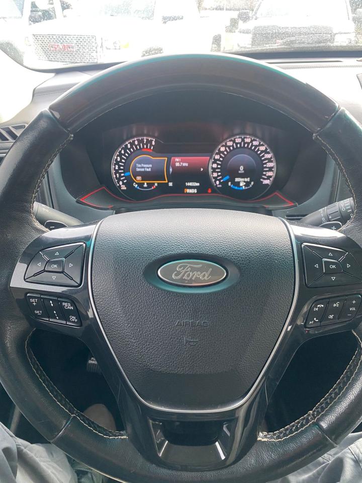 2016 Ford Explorer 4WD 4DR PLATINUM Photo4