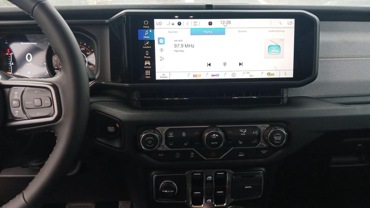 2025 Jeep Wrangler Willys 4 Door 4x4 Photo