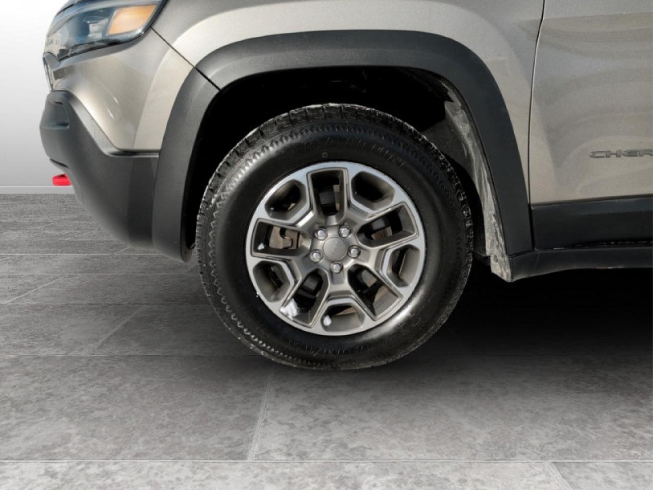 2020 Jeep Cherokee Trailhawk  **SAFETYTEC + COLD WEATH. GROUP** Photo