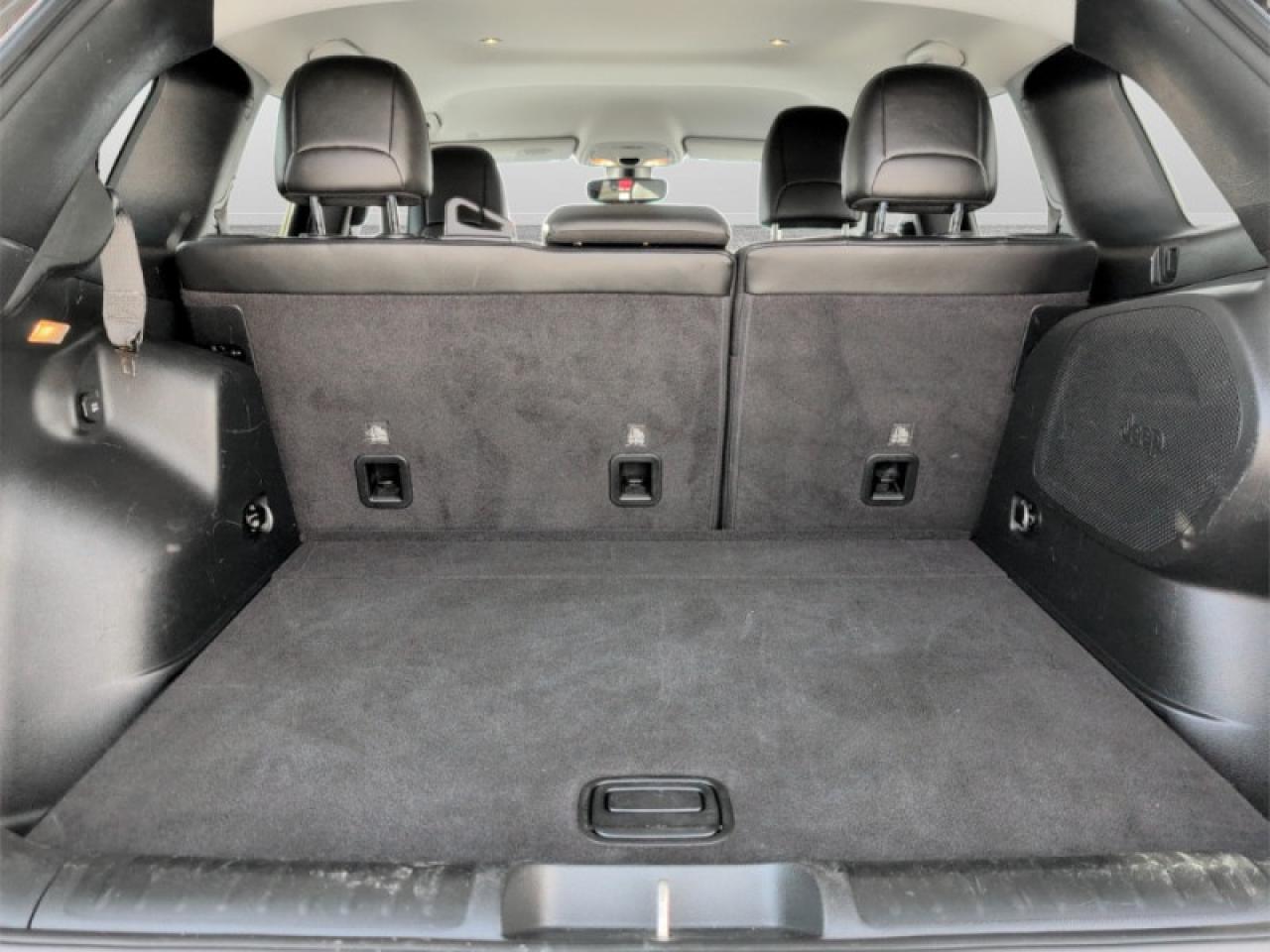 2020 Jeep Cherokee Trailhawk  **SAFETYTEC + COLD WEATH. GROUP** Photo