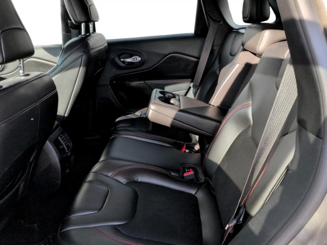 2020 Jeep Cherokee Trailhawk  **SAFETYTEC + COLD WEATH. GROUP** Photo