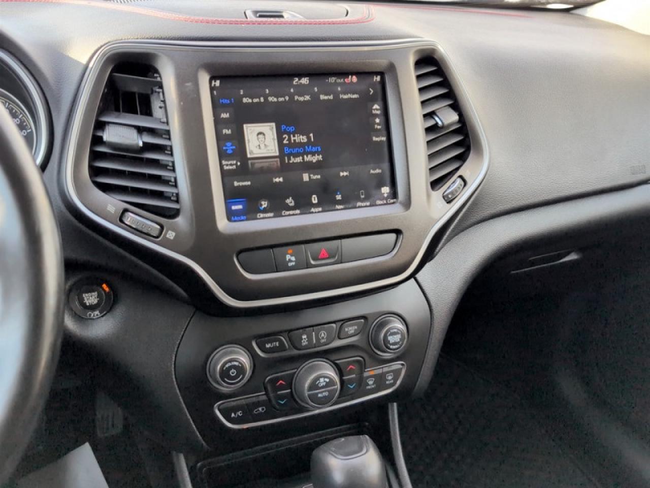 2020 Jeep Cherokee Trailhawk  **SAFETYTEC + COLD WEATH. GROUP** Photo