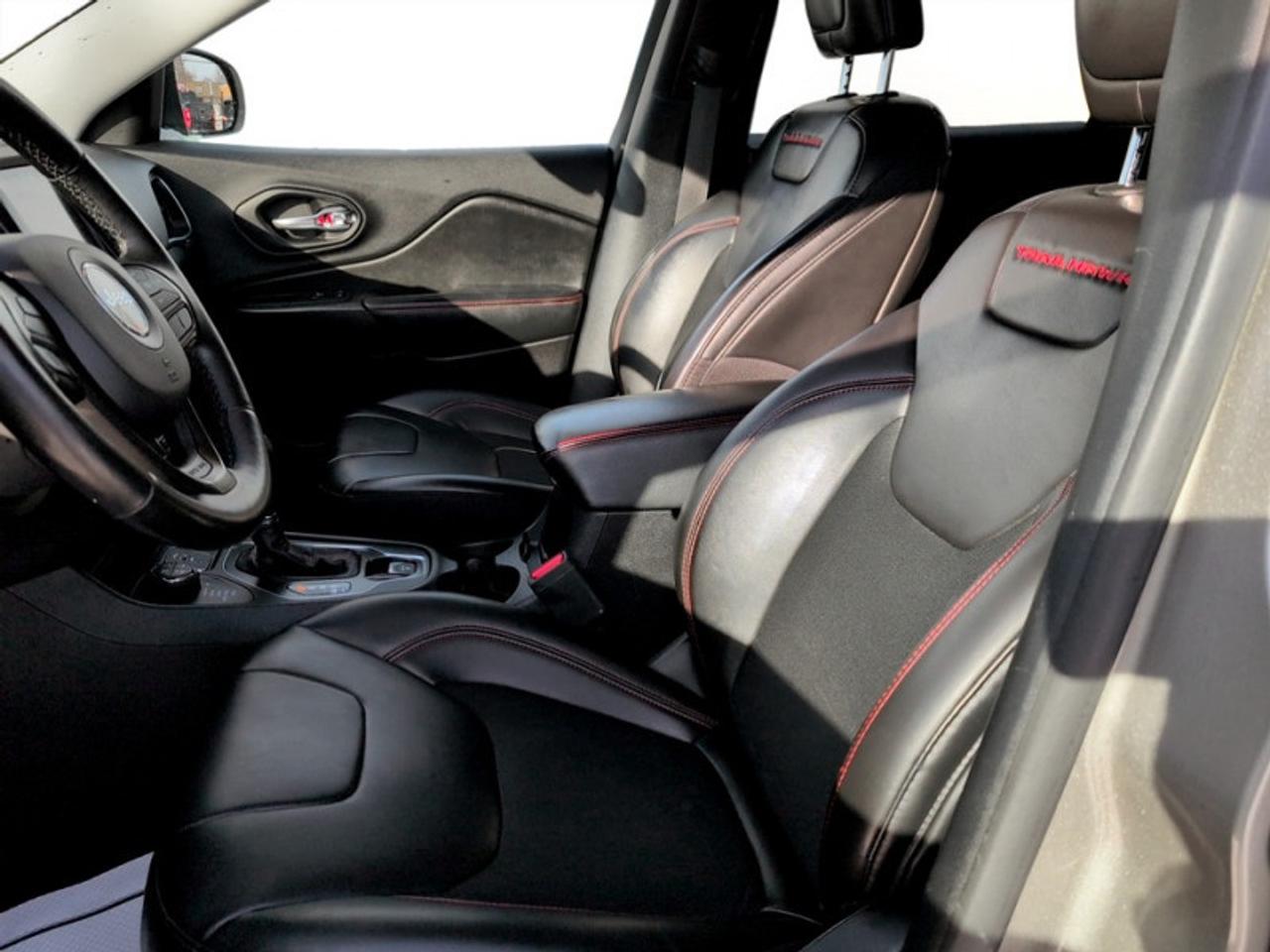 2020 Jeep Cherokee Trailhawk  **SAFETYTEC + COLD WEATH. GROUP** Photo