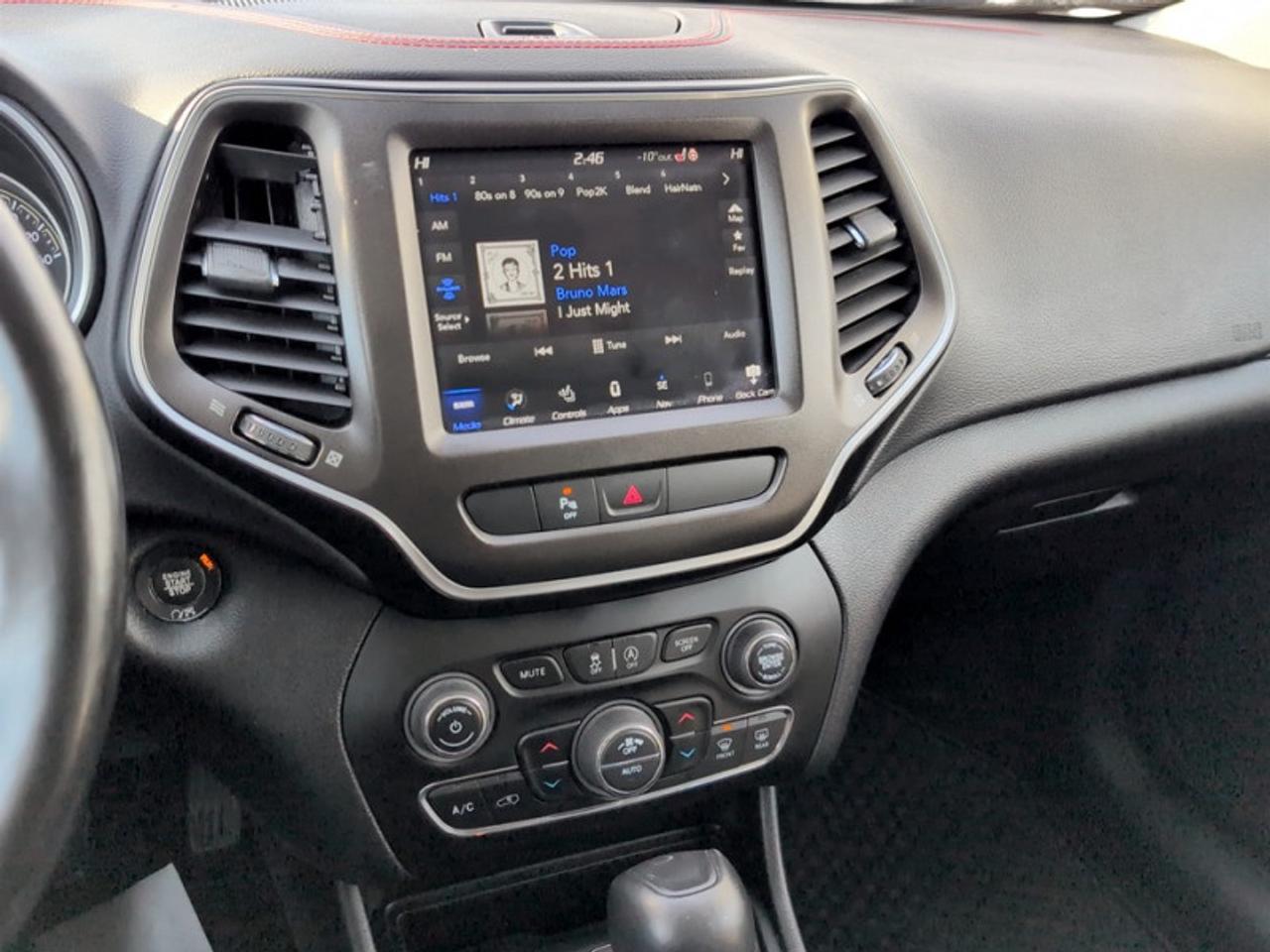 2020 Jeep Cherokee Trailhawk  **SAFETYTEC + COLD WEATH. GROUP** Photo