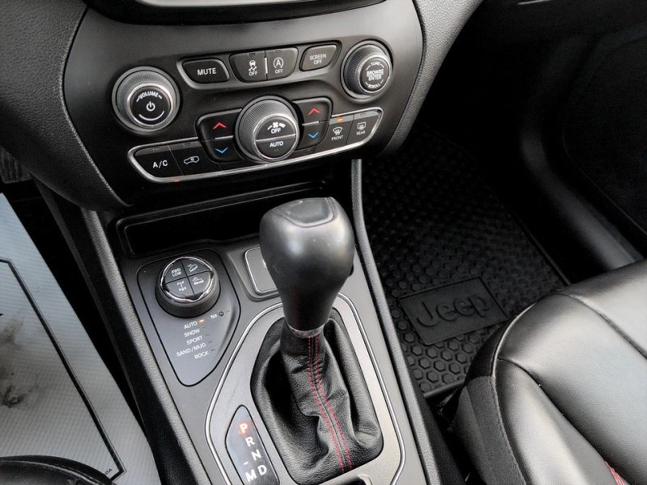 2020 Jeep Cherokee Trailhawk  **SAFETYTEC + COLD WEATH. GROUP** Photo