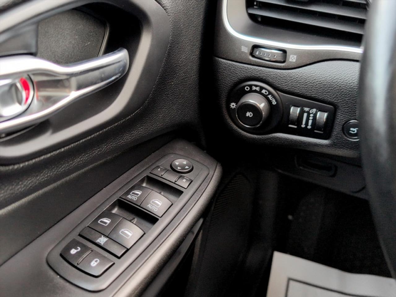 2020 Jeep Cherokee Trailhawk  **SAFETYTEC + COLD WEATH. GROUP** Photo