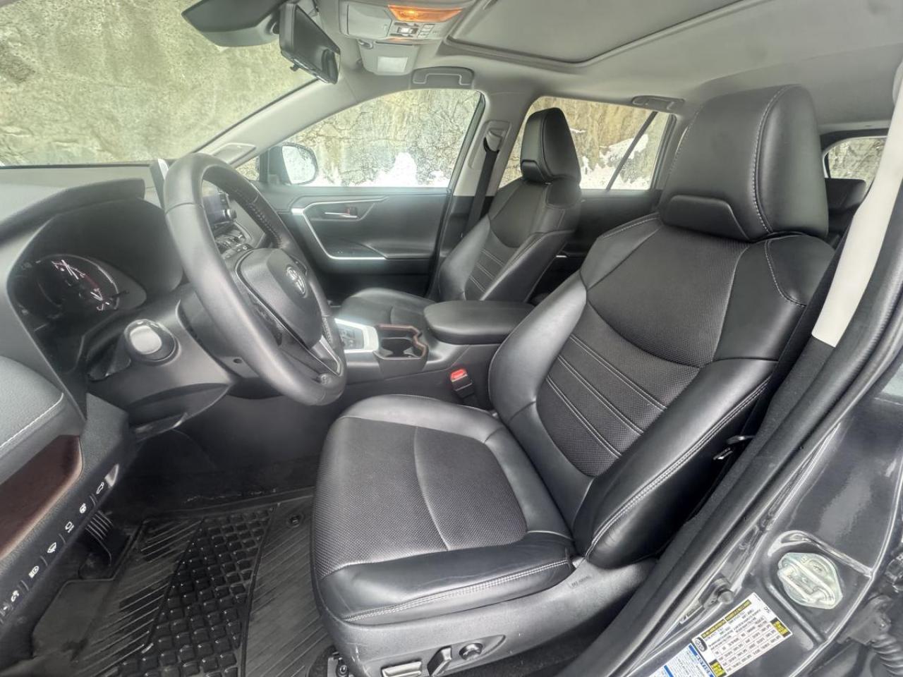 2019 Toyota RAV4 AWD LIMITED Photo