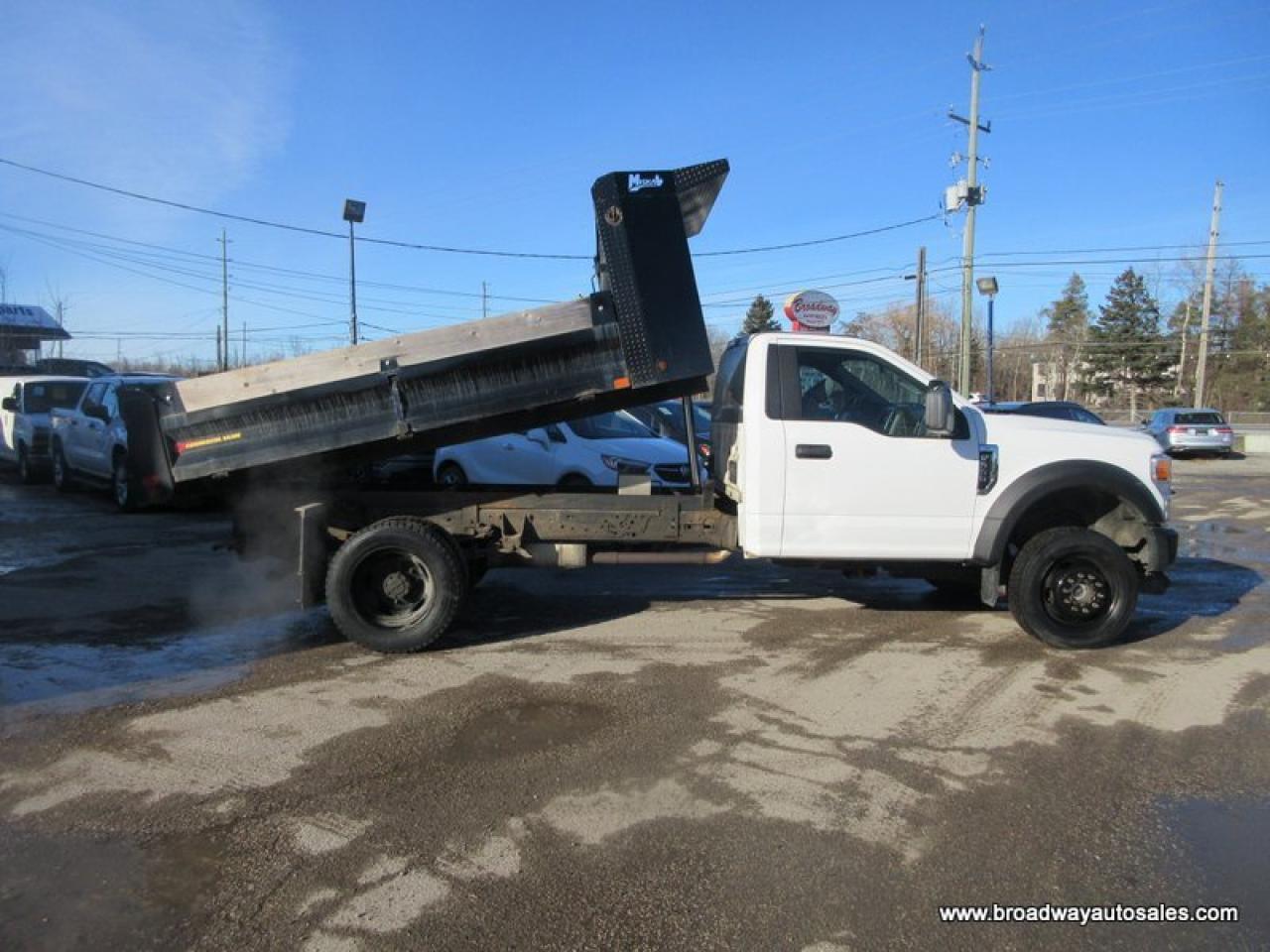 2020 Ford F-550 WORK READY XL-MODEL 3 PASSENGER 7.3L - V8.. 4X4.. REGULAR-CAB.. HYDRAULIC-DUMP-BOX.. TRAILER BRAKE.. BLUETOOTH SYSTEM.. AIR-CONDITIONING.. Photo