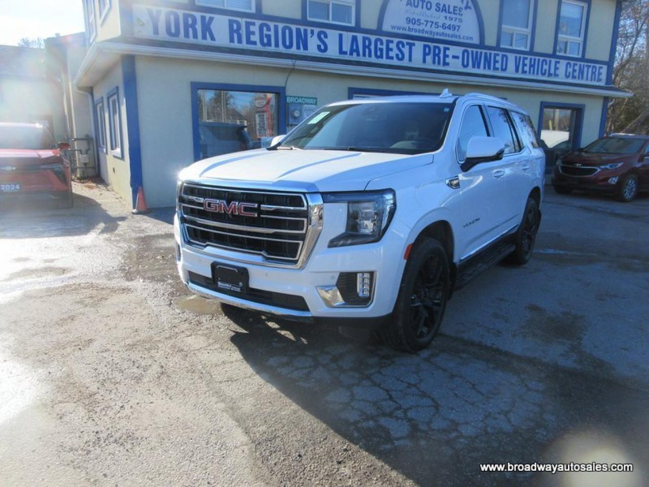 2022 GMC Yukon LOADED SLT-VERSION 7 PASSENGER 5.3L - V8.. 4X4.. CAPTAINS.. 3RD ROW.. PANORAMIC SUNROOF.. LEATHER.. HEATED/AC SEATS.. BACK-UP CAMERA.. BOSE AUDIO.. Photo