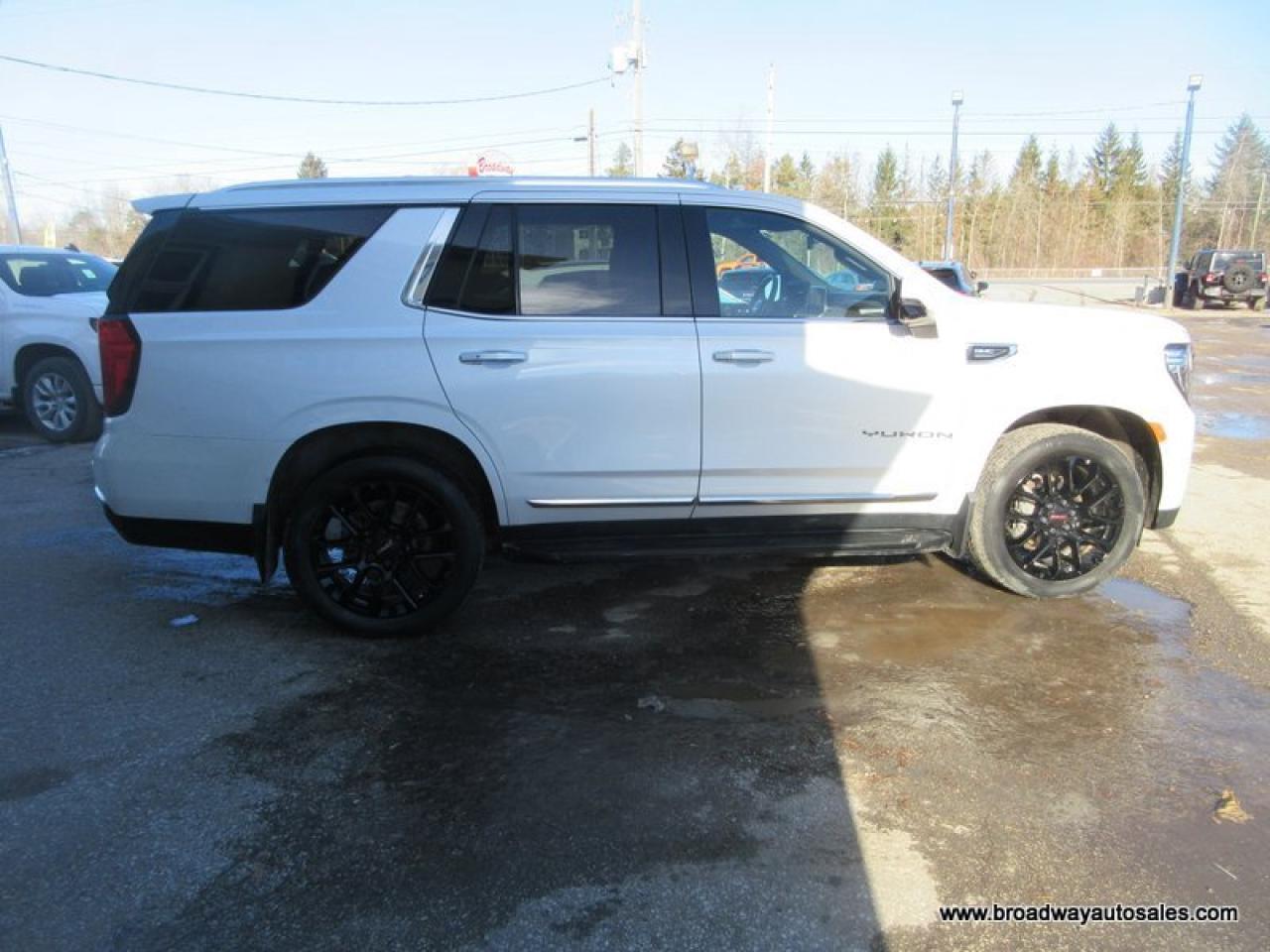 2022 GMC Yukon LOADED SLT-VERSION 7 PASSENGER 5.3L - V8.. 4X4.. CAPTAINS.. 3RD ROW.. PANORAMIC SUNROOF.. LEATHER.. HEATED/AC SEATS.. BACK-UP CAMERA.. BOSE AUDIO.. Photo