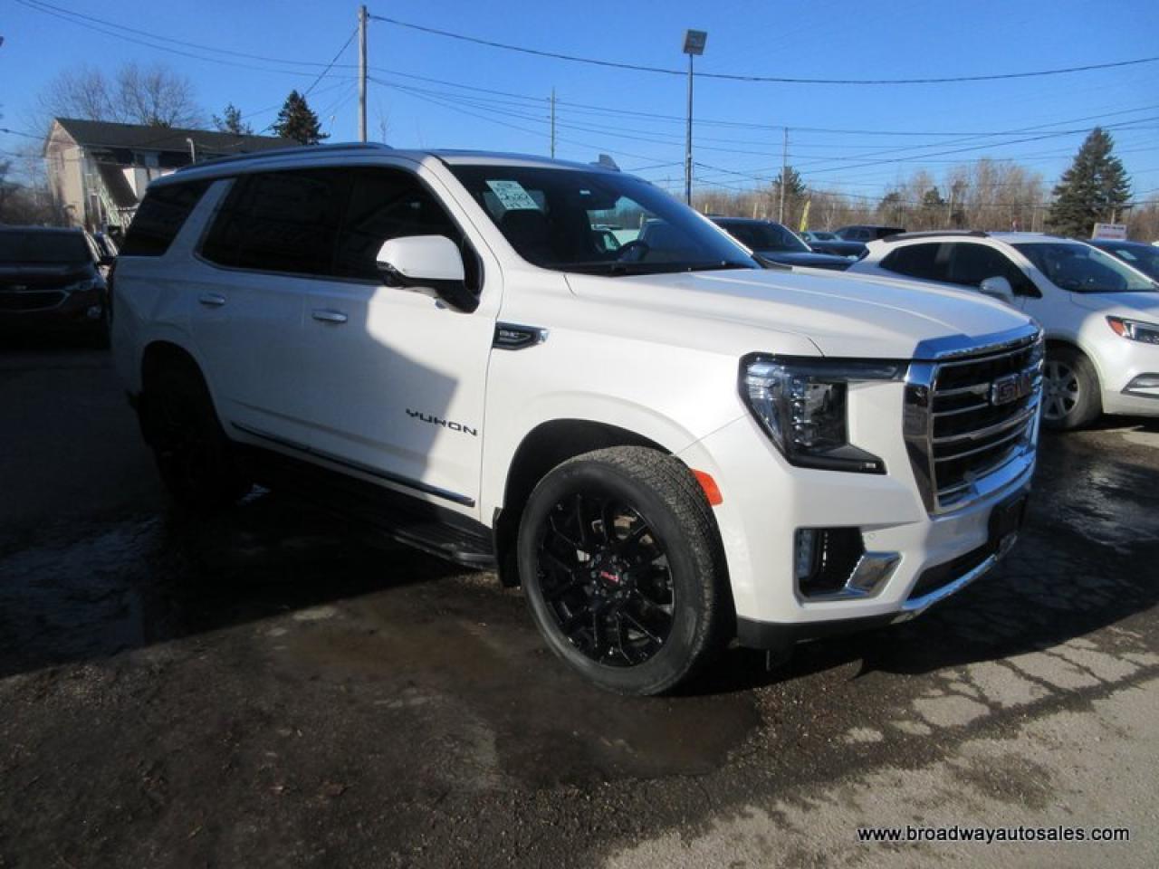 2022 GMC Yukon LOADED SLT-VERSION 7 PASSENGER 5.3L - V8.. 4X4.. CAPTAINS.. 3RD ROW.. PANORAMIC SUNROOF.. LEATHER.. HEATED/AC SEATS.. BACK-UP CAMERA.. BOSE AUDIO.. Photo4