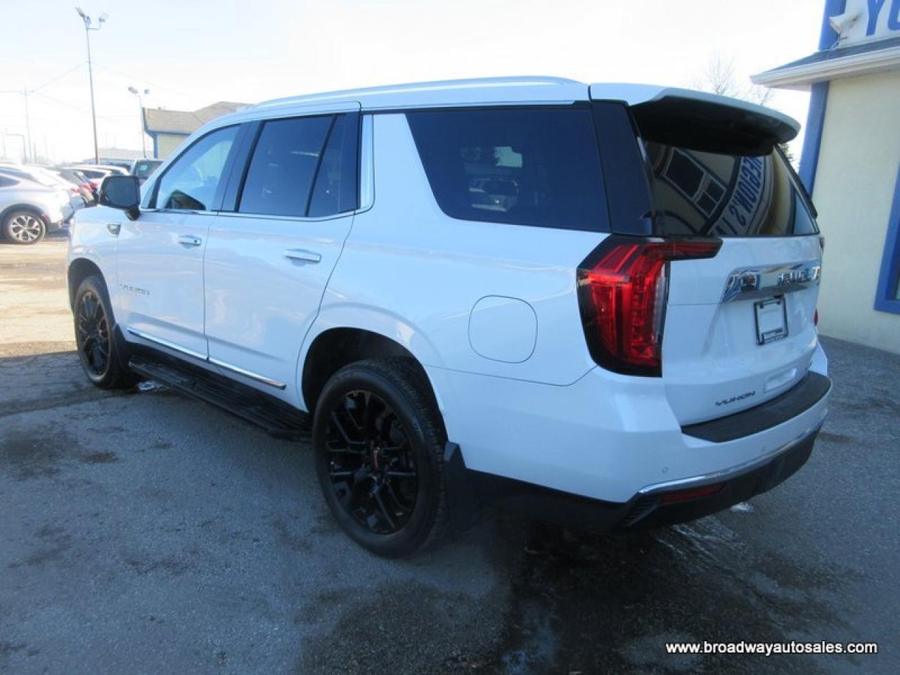 2022 GMC Yukon LOADED SLT-VERSION 7 PASSENGER 5.3L - V8.. 4X4.. CAPTAINS.. 3RD ROW.. PANORAMIC SUNROOF.. LEATHER.. HEATED/AC SEATS.. BACK-UP CAMERA.. BOSE AUDIO.. Photo