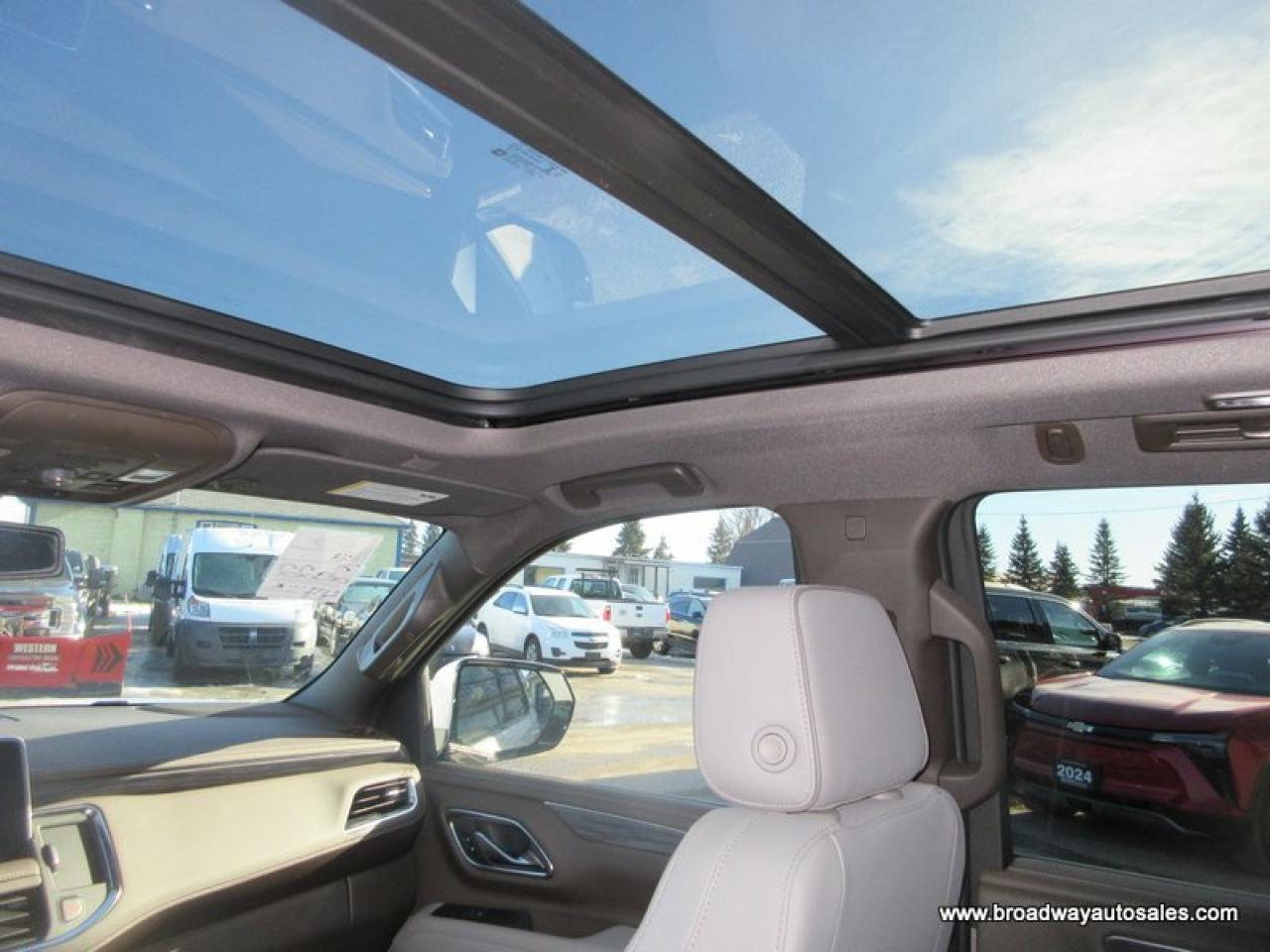 2022 GMC Yukon LOADED SLT-VERSION 7 PASSENGER 5.3L - V8.. 4X4.. CAPTAINS.. 3RD ROW.. PANORAMIC SUNROOF.. LEATHER.. HEATED/AC SEATS.. BACK-UP CAMERA.. BOSE AUDIO.. Photo