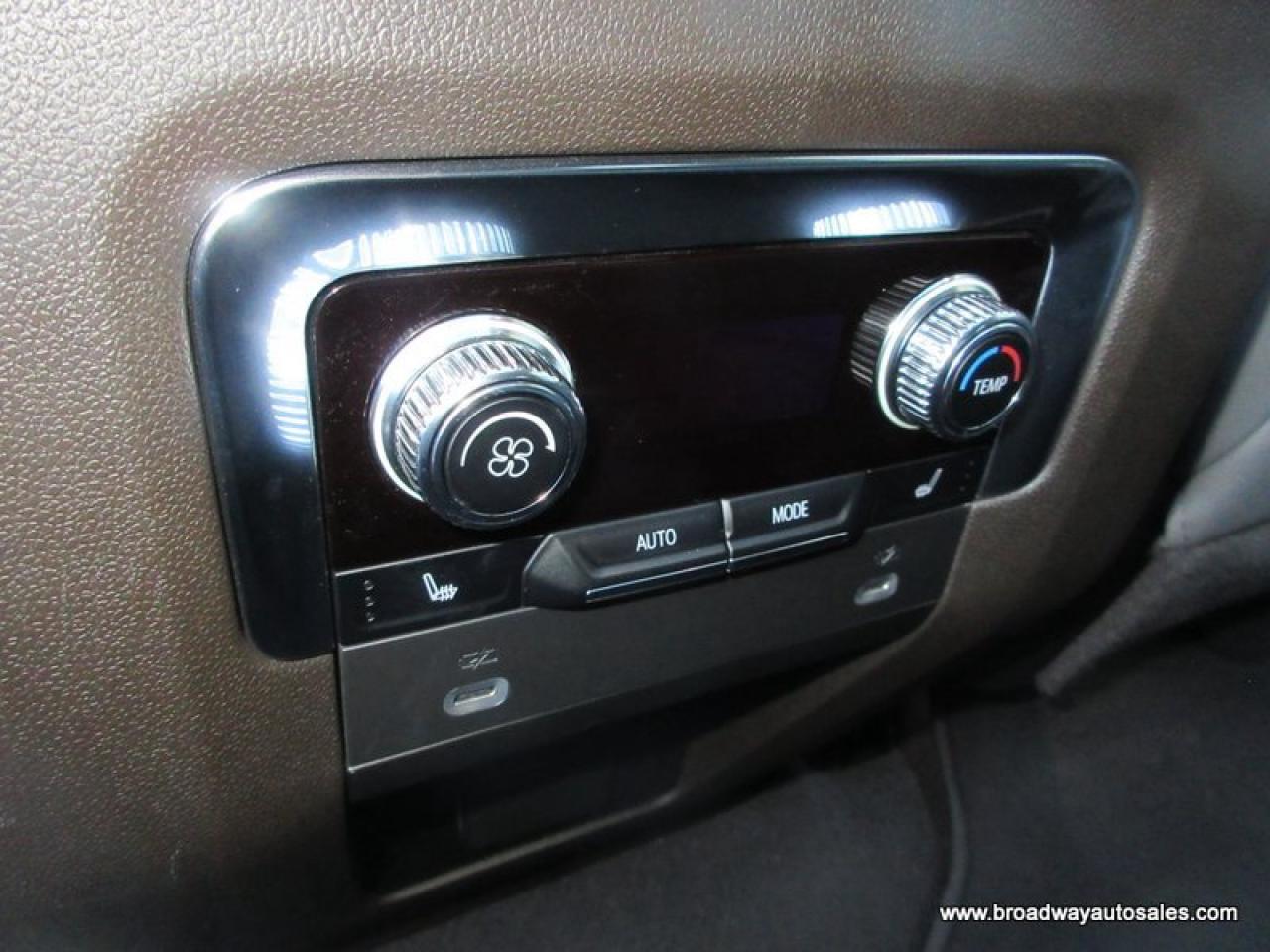 2022 GMC Yukon LOADED SLT-VERSION 7 PASSENGER 5.3L - V8.. 4X4.. CAPTAINS.. 3RD ROW.. PANORAMIC SUNROOF.. LEATHER.. HEATED/AC SEATS.. BACK-UP CAMERA.. BOSE AUDIO.. Photo