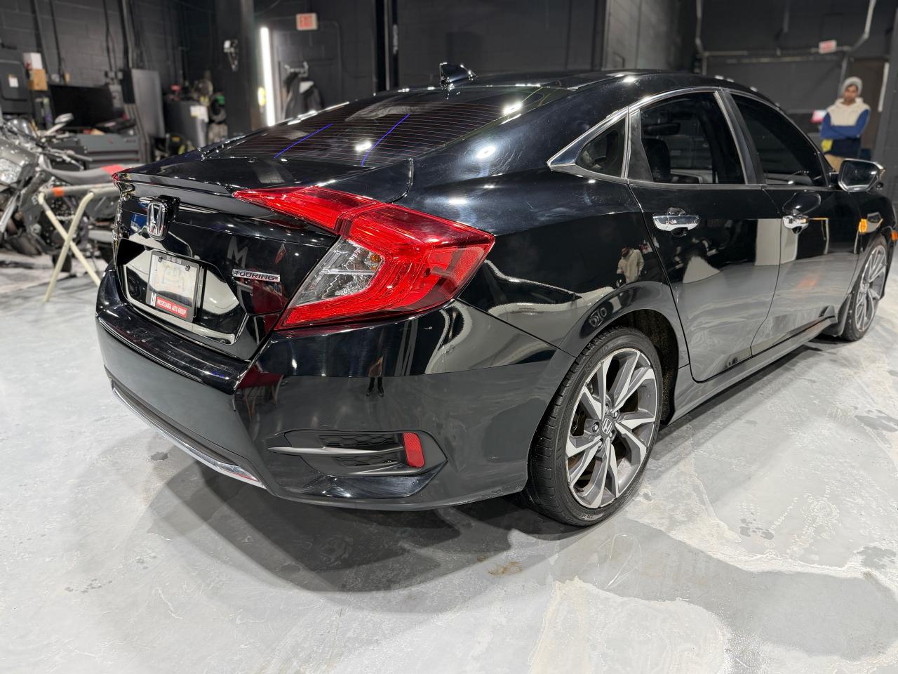 2019 Honda Civic Touring CVT Photo