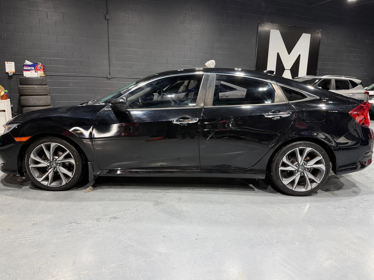 2019 Honda Civic Touring CVT Photo