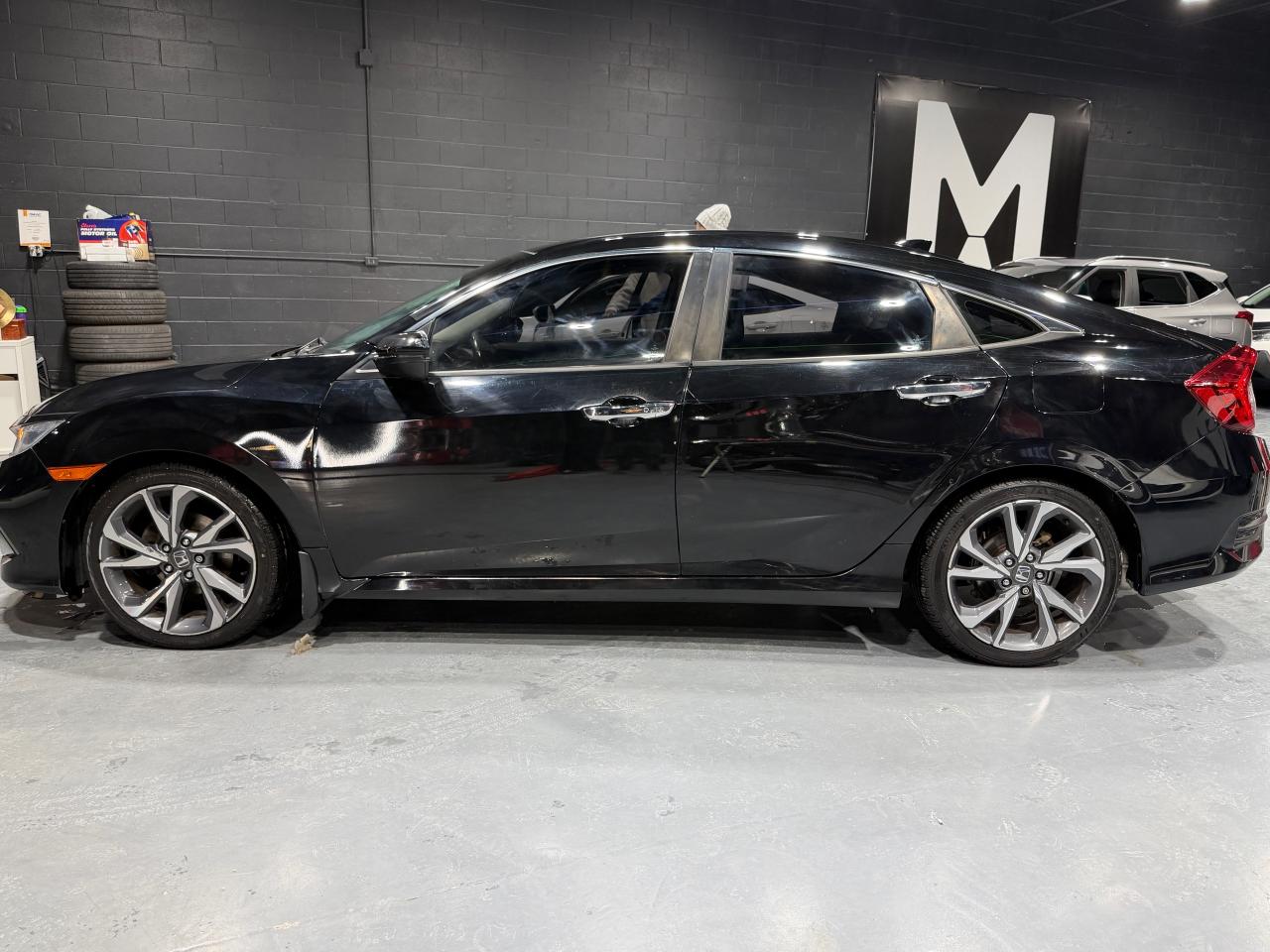 2019 Honda Civic Touring CVT Photo