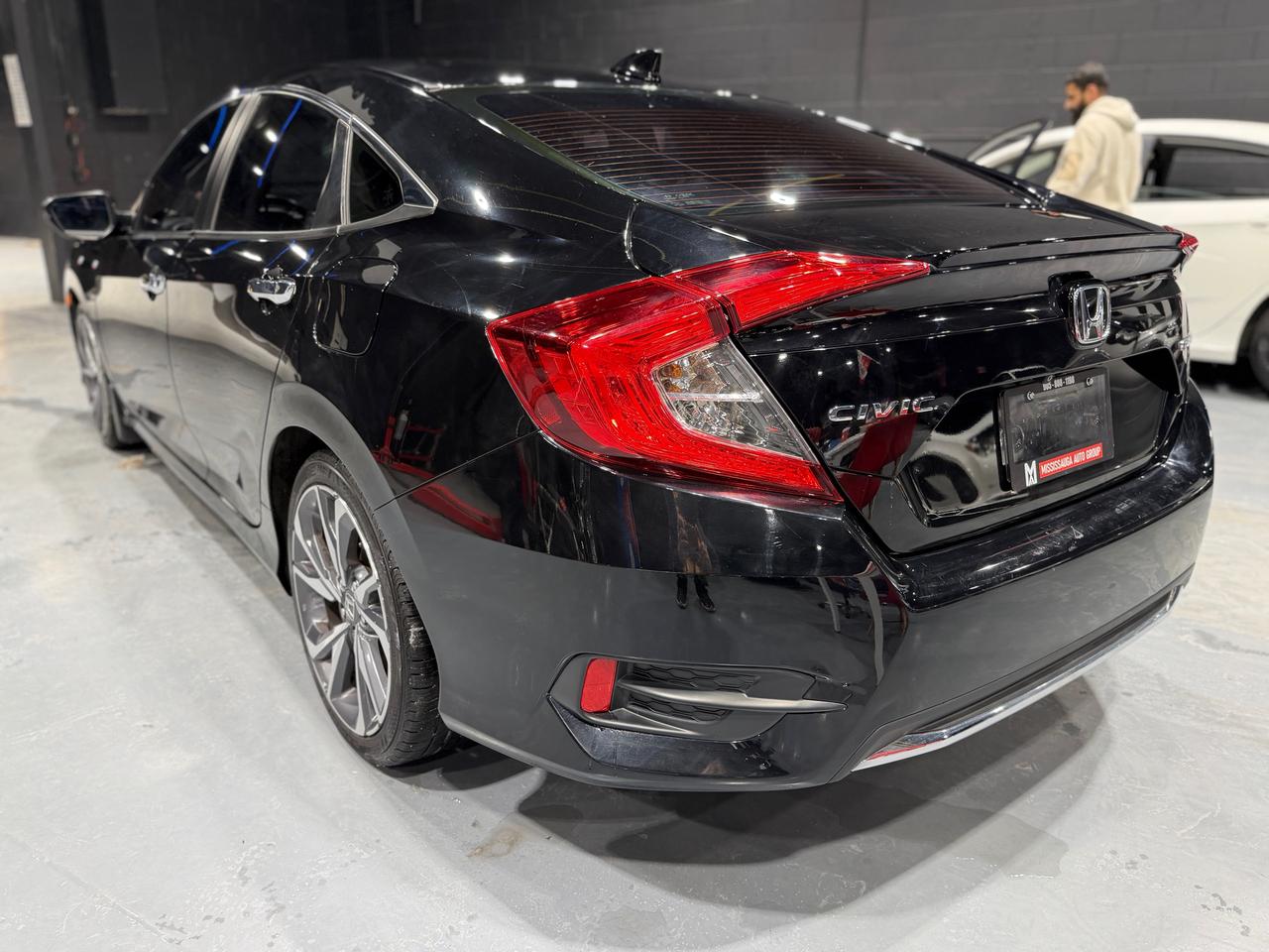 2019 Honda Civic Touring CVT Photo