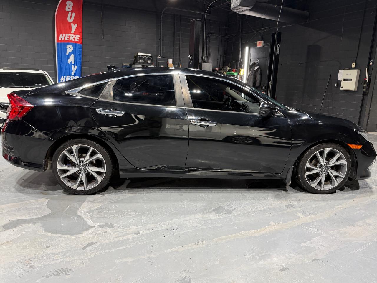 2019 Honda Civic Touring CVT Photo