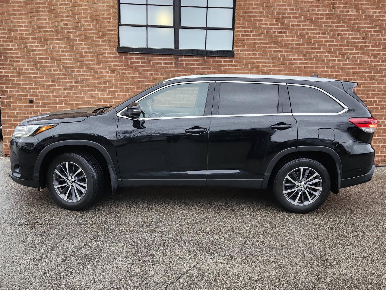 2019 Toyota Highlander 8 Passanger. AWD XLE Photo