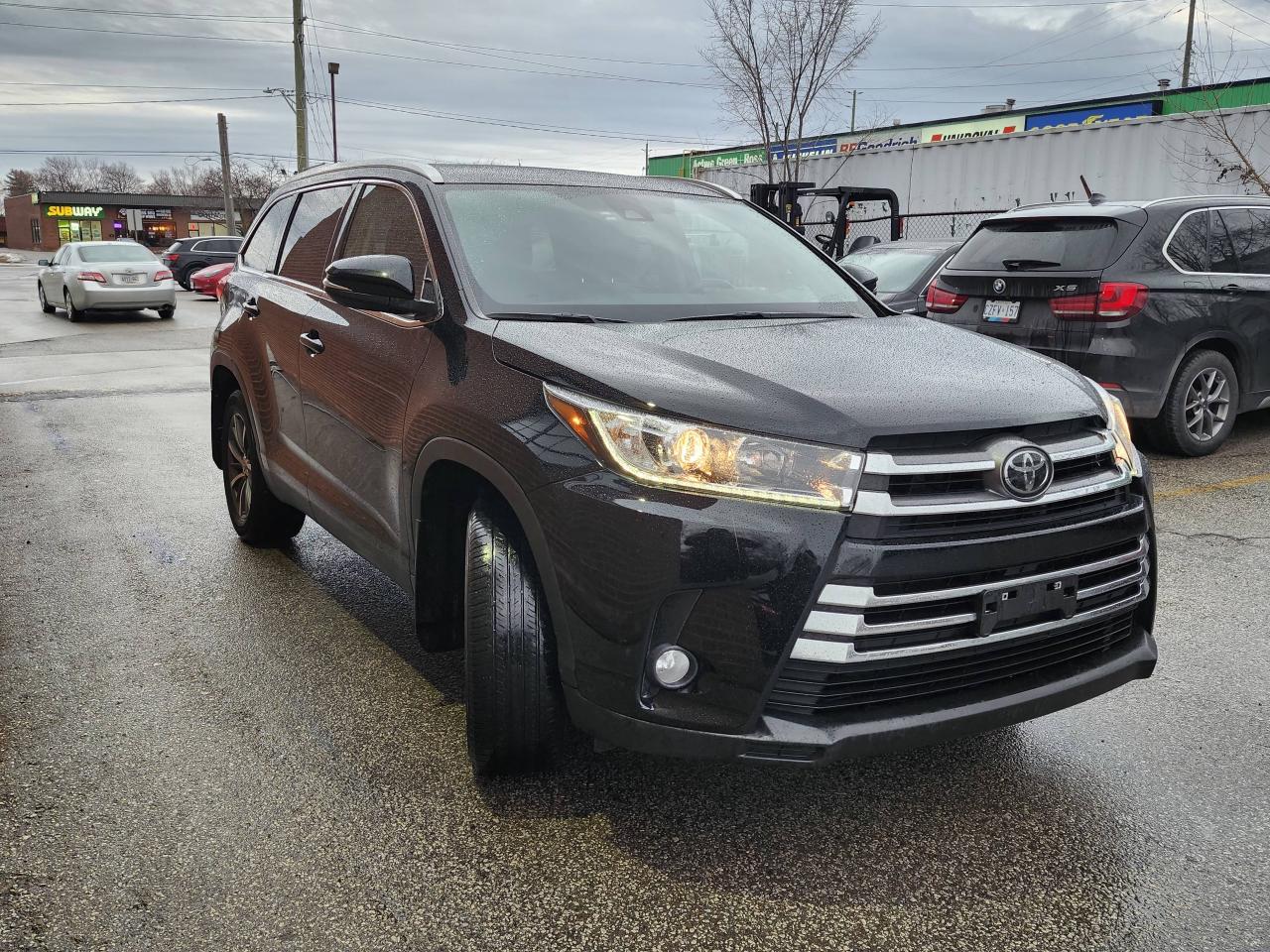 2019 Toyota Highlander 8 Passanger. AWD XLE Photo