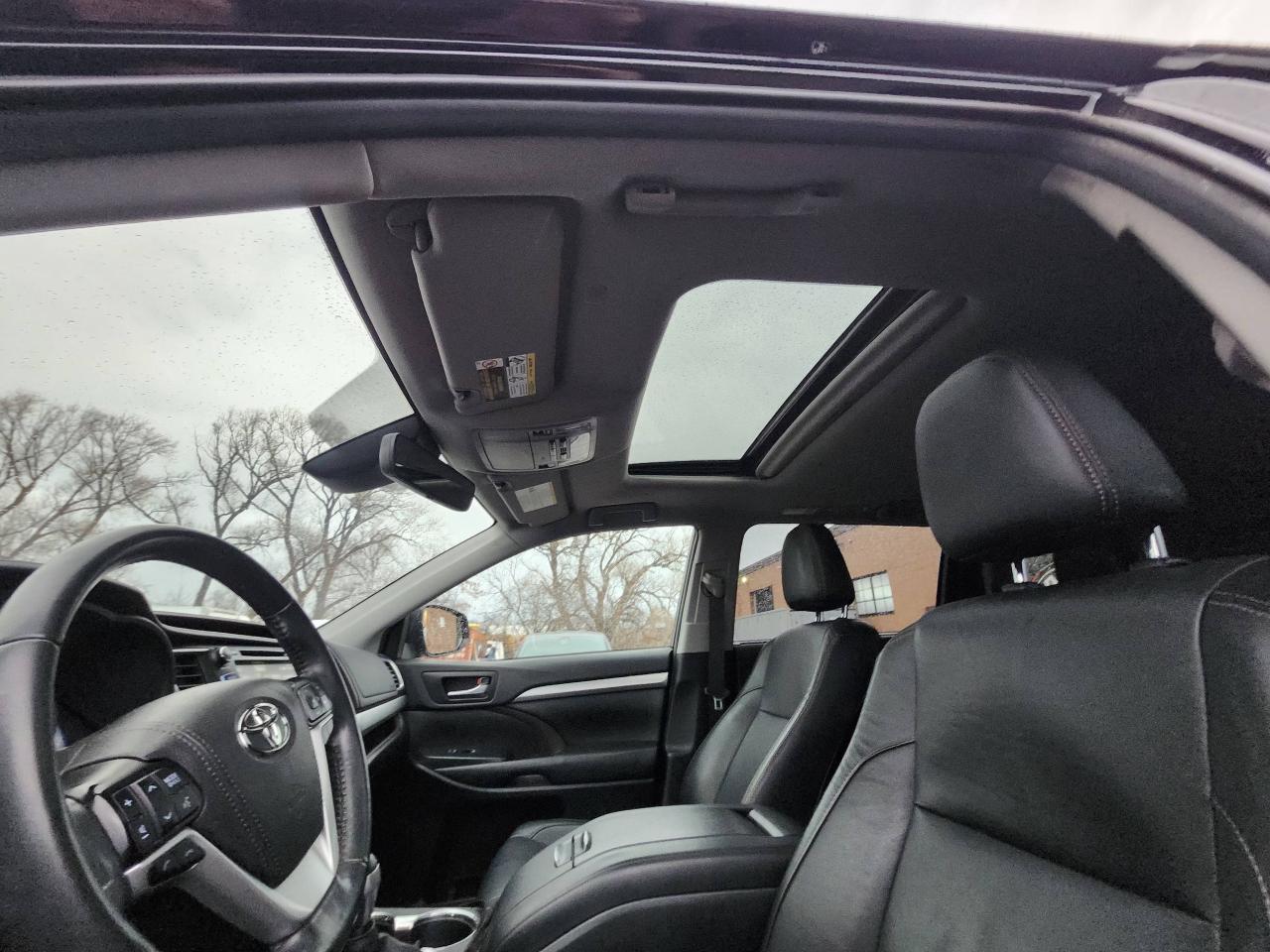 2019 Toyota Highlander 8 Passanger. AWD XLE Photo