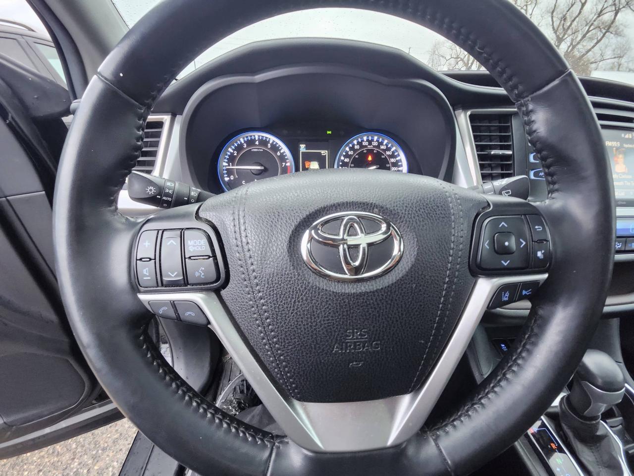 2019 Toyota Highlander 8 Passanger. AWD XLE Photo