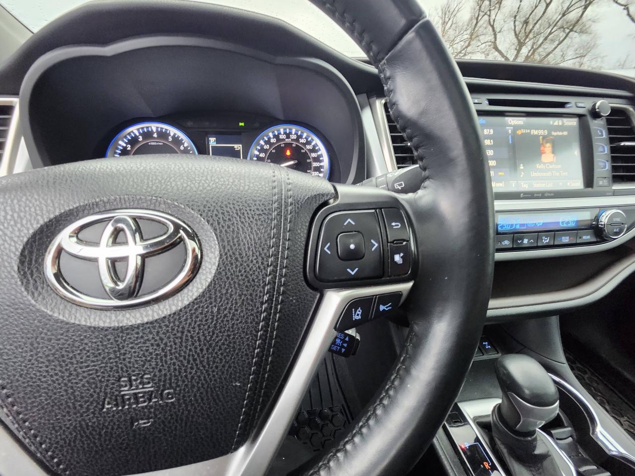 2019 Toyota Highlander 8 Passanger. AWD XLE Photo