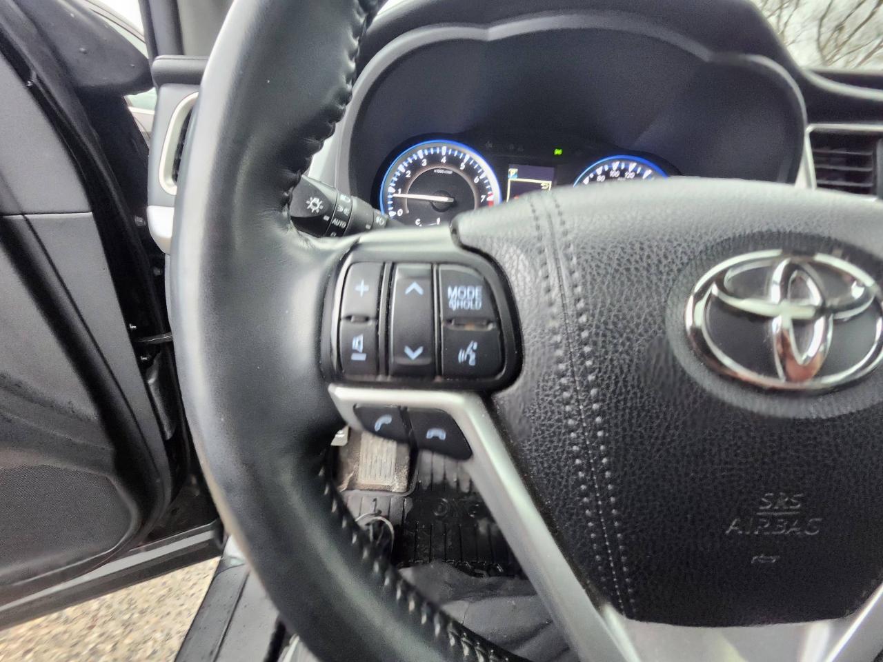 2019 Toyota Highlander 8 Passanger. AWD XLE Photo