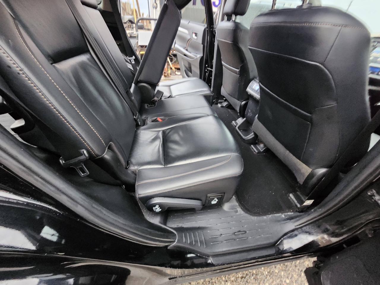 2019 Toyota Highlander 8 Passanger. AWD XLE Photo