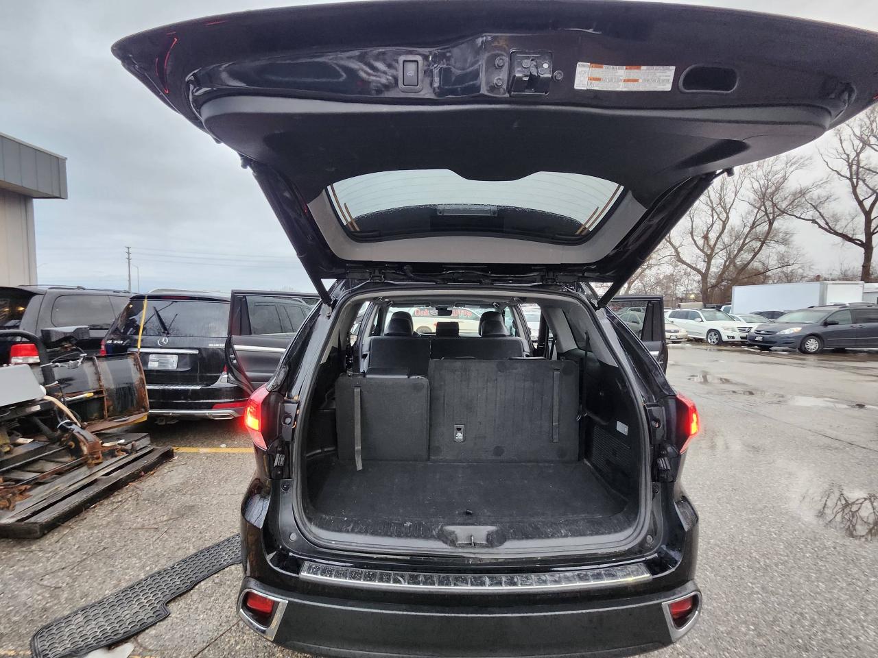 2019 Toyota Highlander 8 Passanger. AWD XLE Photo