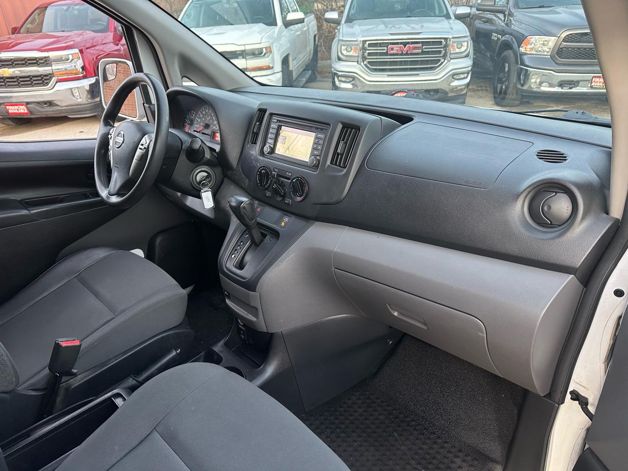 2018 Nissan NV200 SV Photo