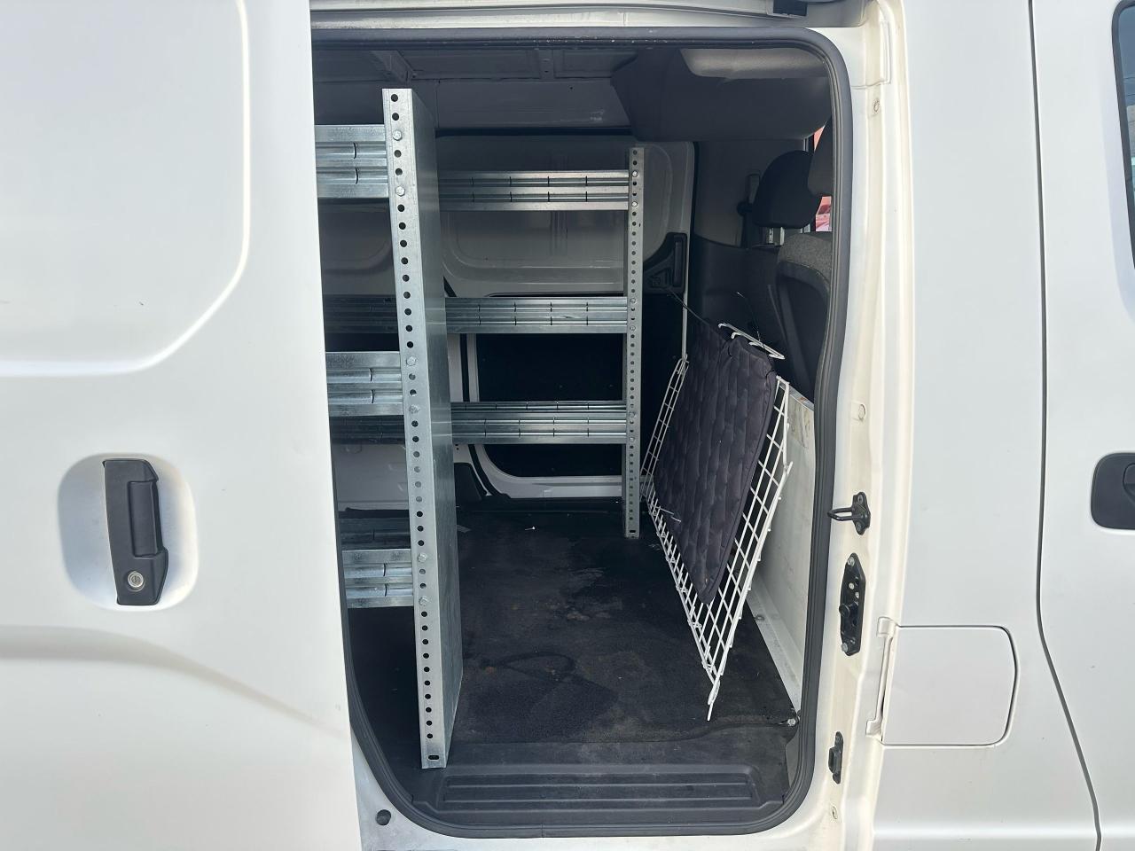 2018 Nissan NV200 SV Photo