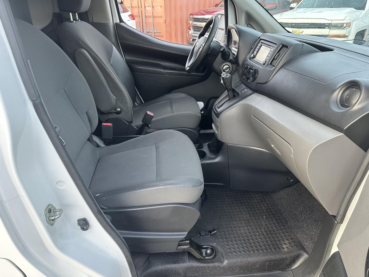 2018 Nissan NV200 SV Photo