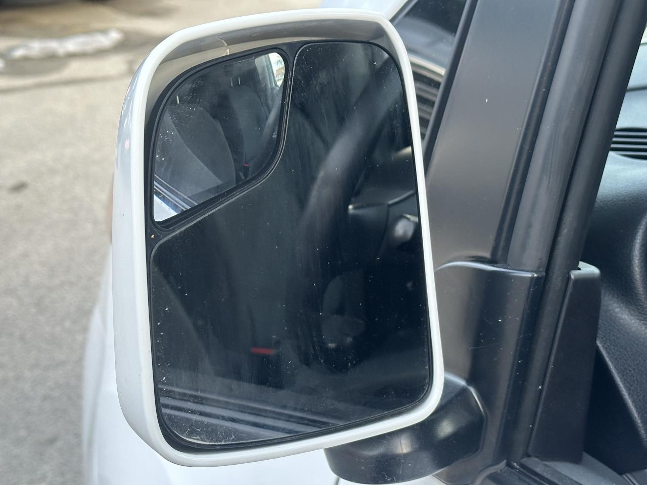 2018 Nissan NV200 SV Photo