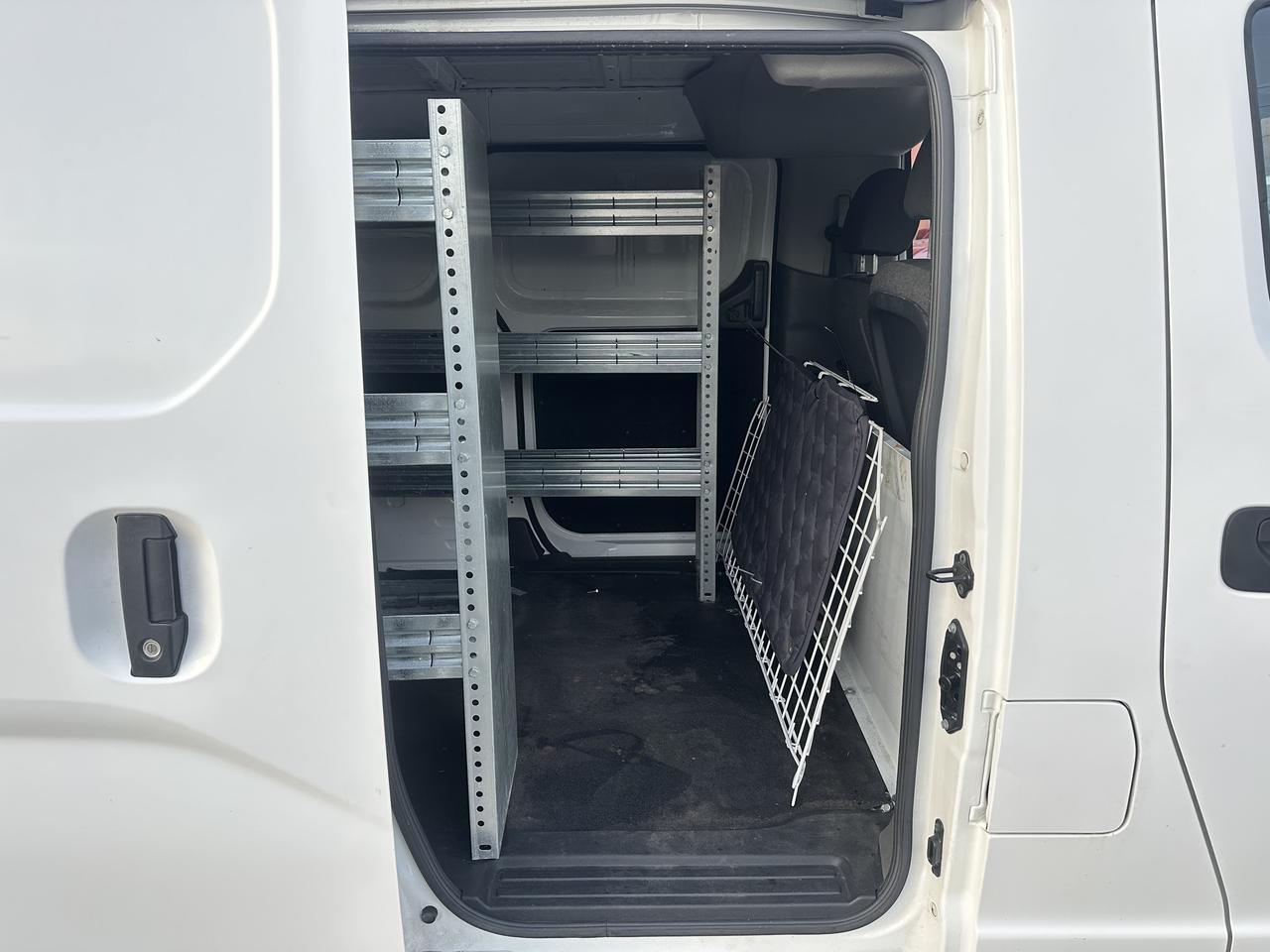 2018 Nissan NV200 SV Photo
