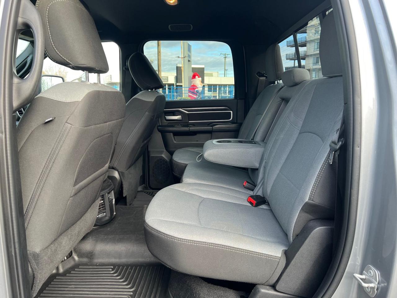 2024 RAM 3500 Big Horn 4x4 Crew Cab 8' Box Photo11